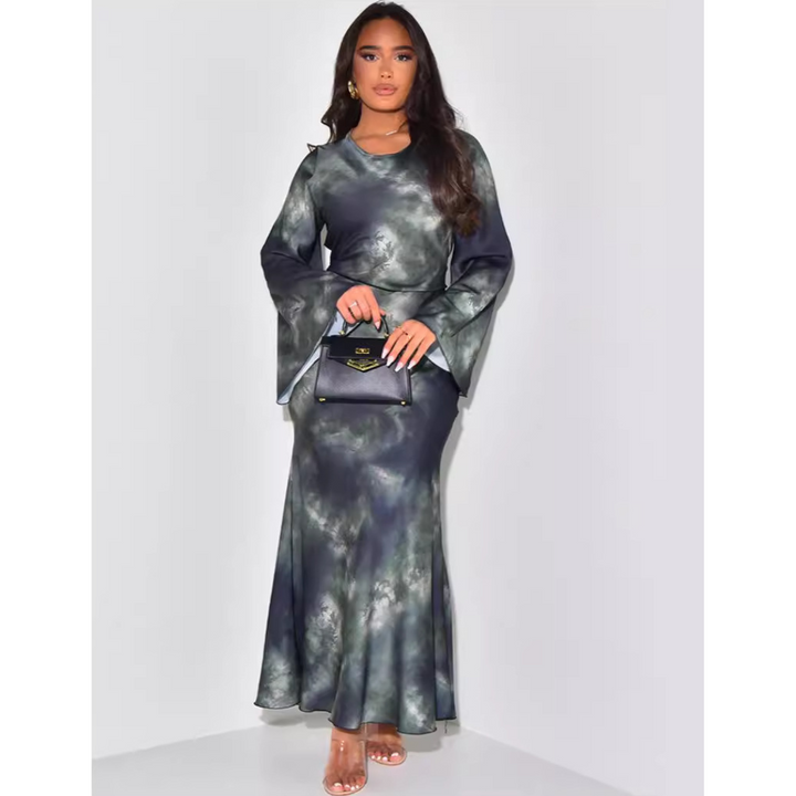 ARIANA™ – Robe longue ajustée en satin élégant avec liens à nouer au dos