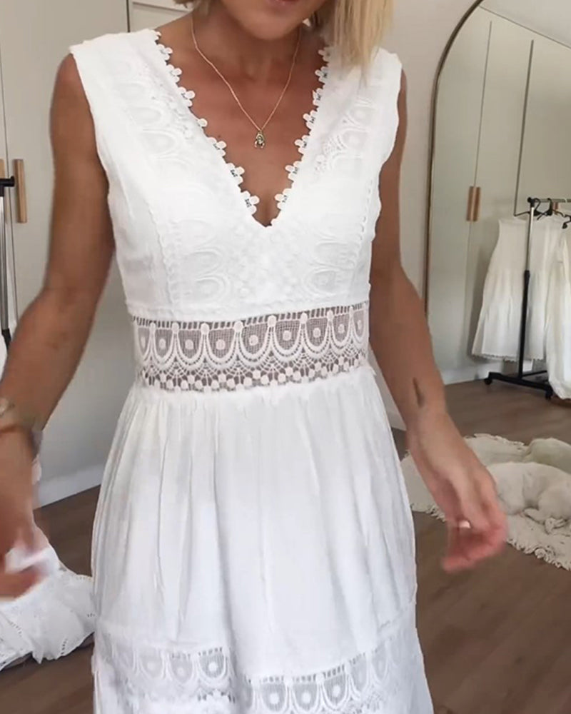 Kim | Robe en dentelle à col en V (Bientôt en rupture de stock)